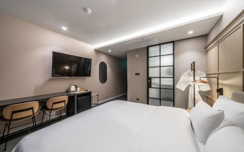 Brown Dot Hotel Busan Sajik Stadium Standard Double Room 4
