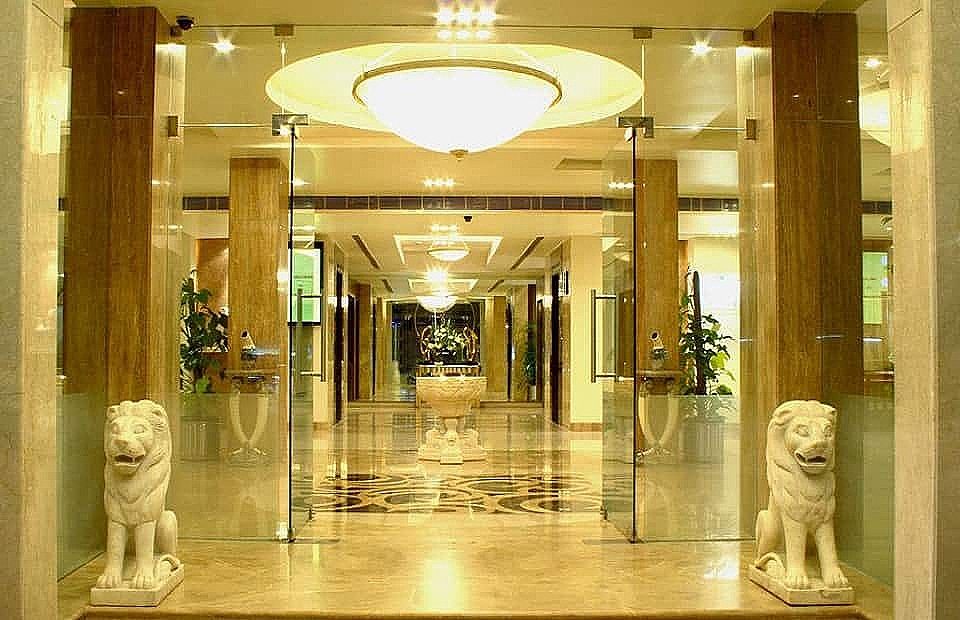undefined Hampshire Plaza Hotel 8