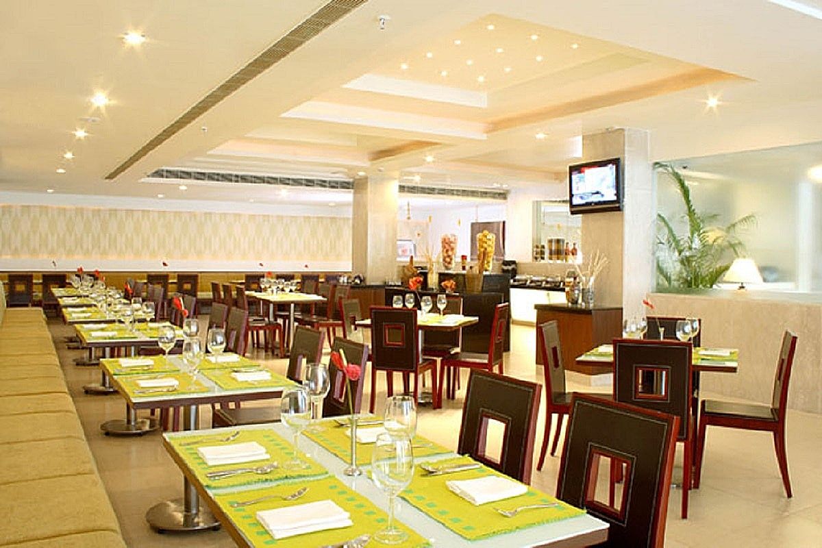 undefined Hampshire Plaza Hotel 4