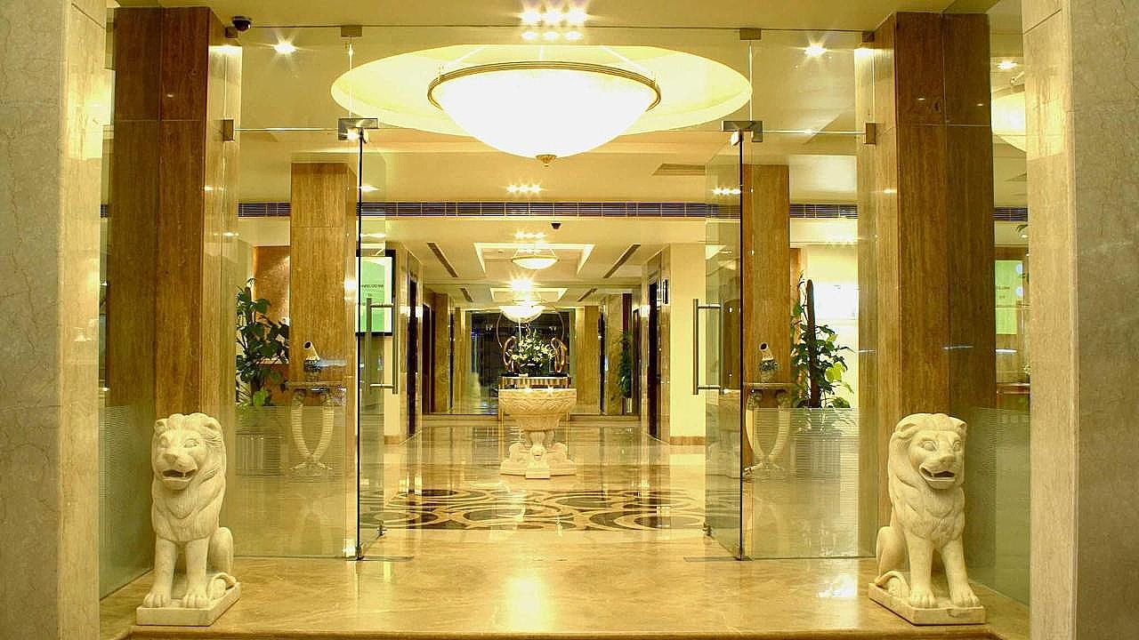 undefined Hampshire Plaza Hotel 7