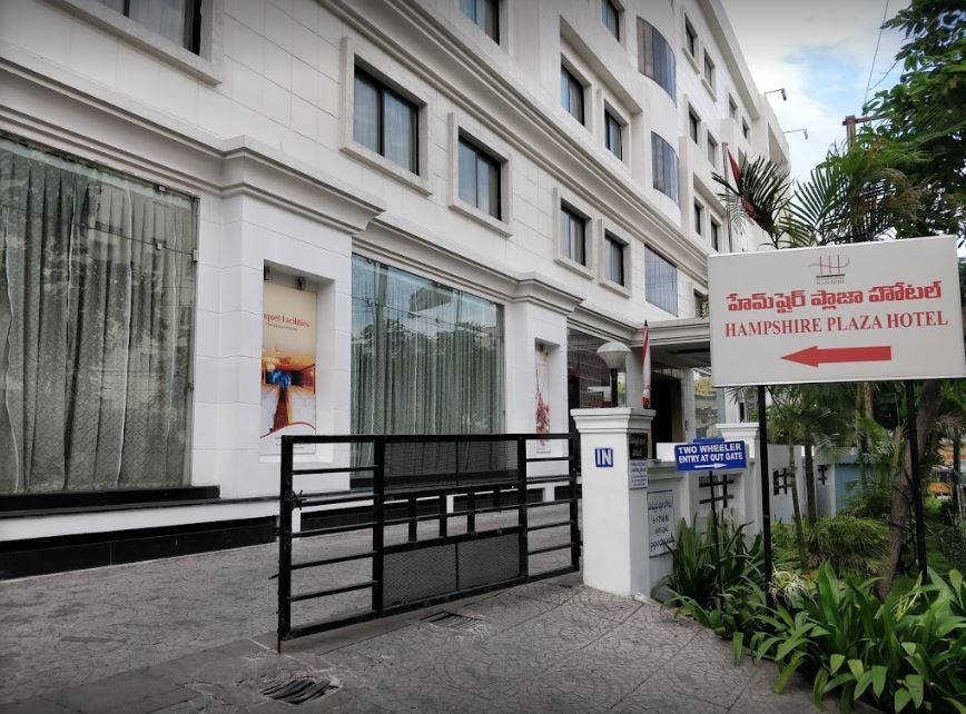 undefined Hampshire Plaza Hotel 9
