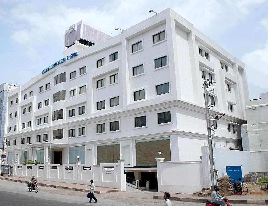 undefined Hampshire Plaza Hotel 10