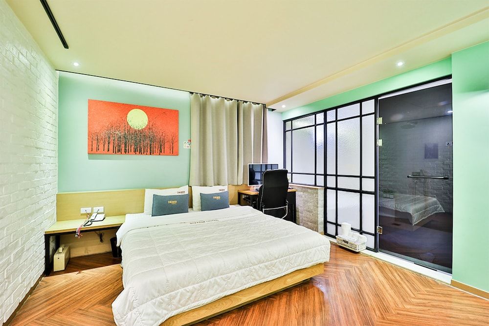 2heaven hotel Deluxe Room 2