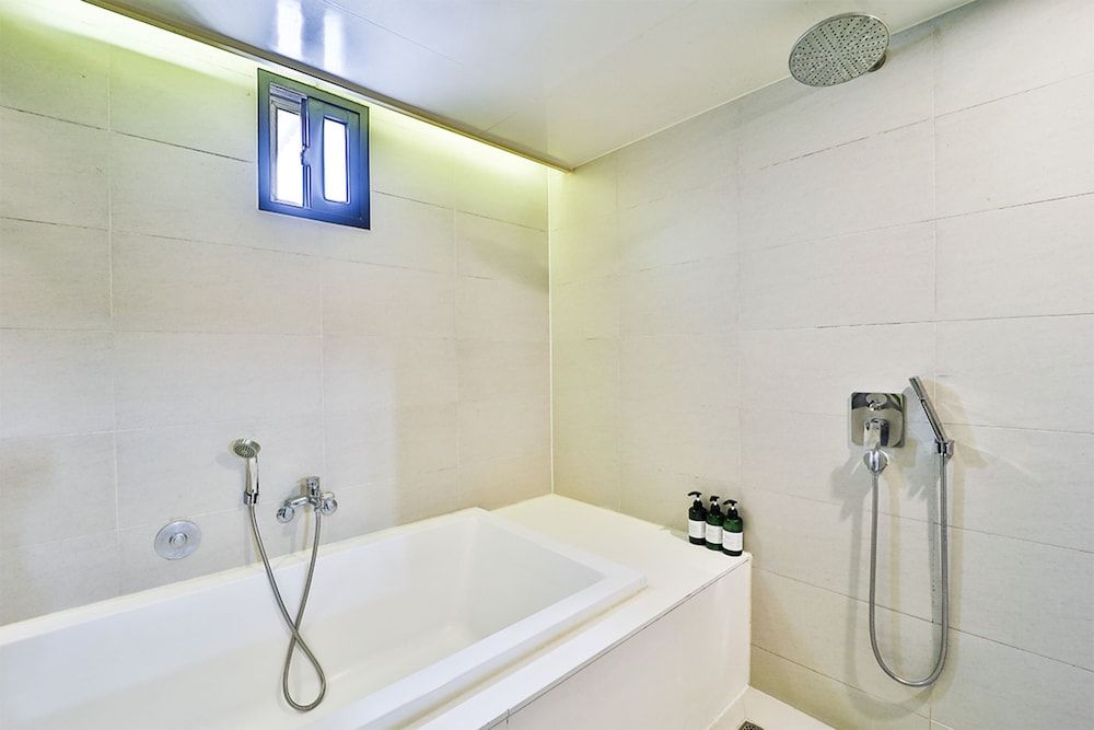 2heaven hotel Deluxe Room 4