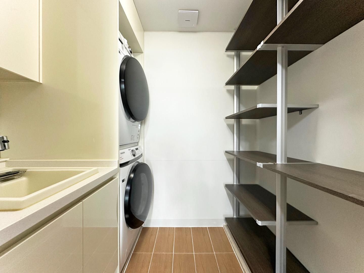 BrownSuites Busan Station  Marina View Family Suite H