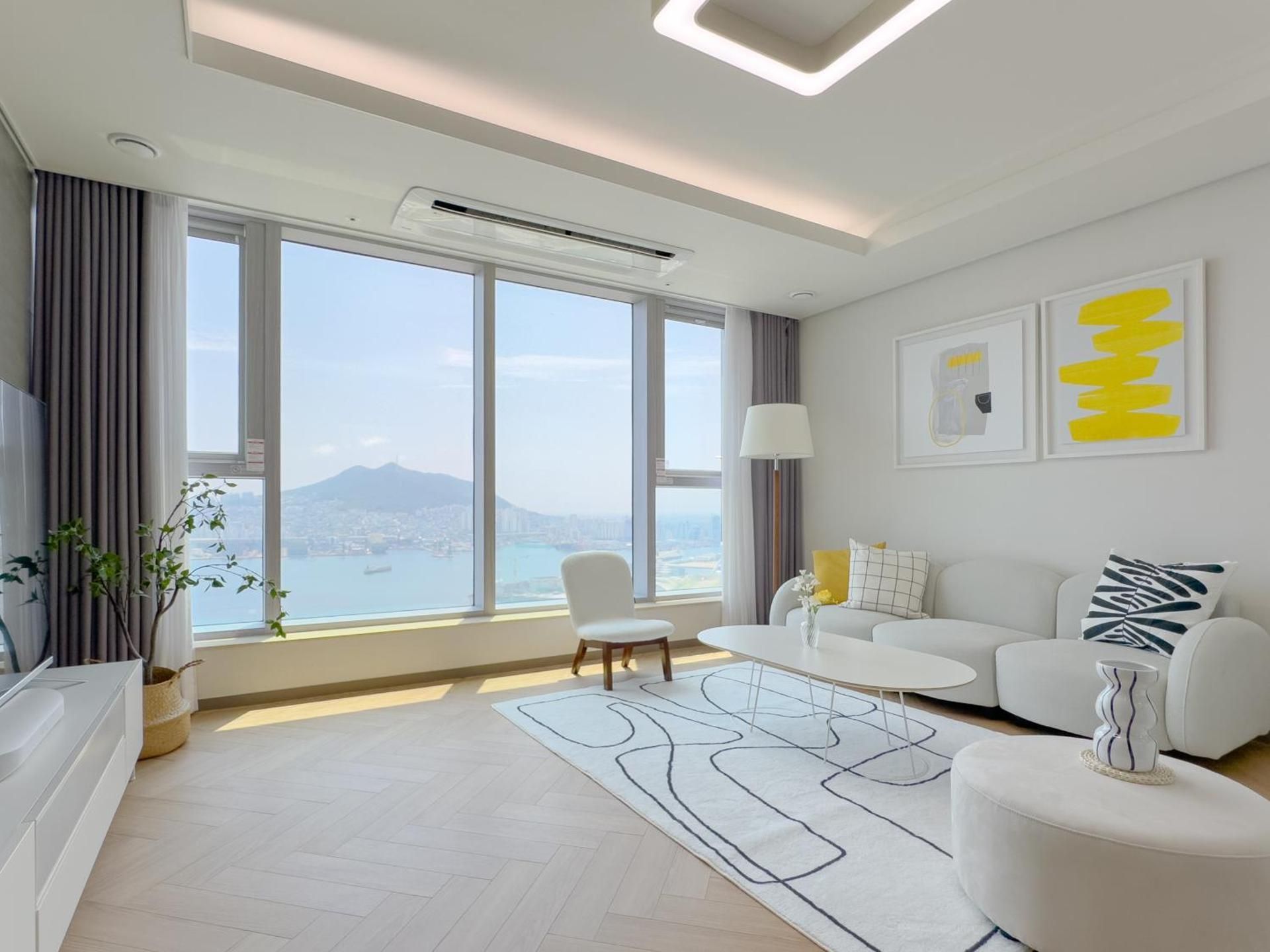 BrownSuites Busan Station  Deluxe Ocean View Room A 2