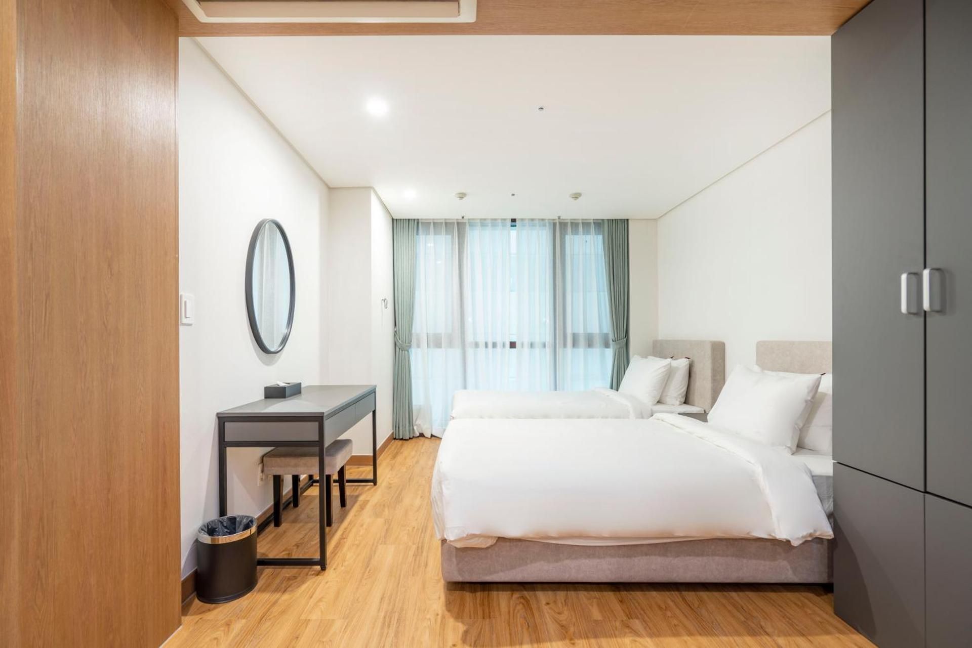 Superior Twin Room With No View