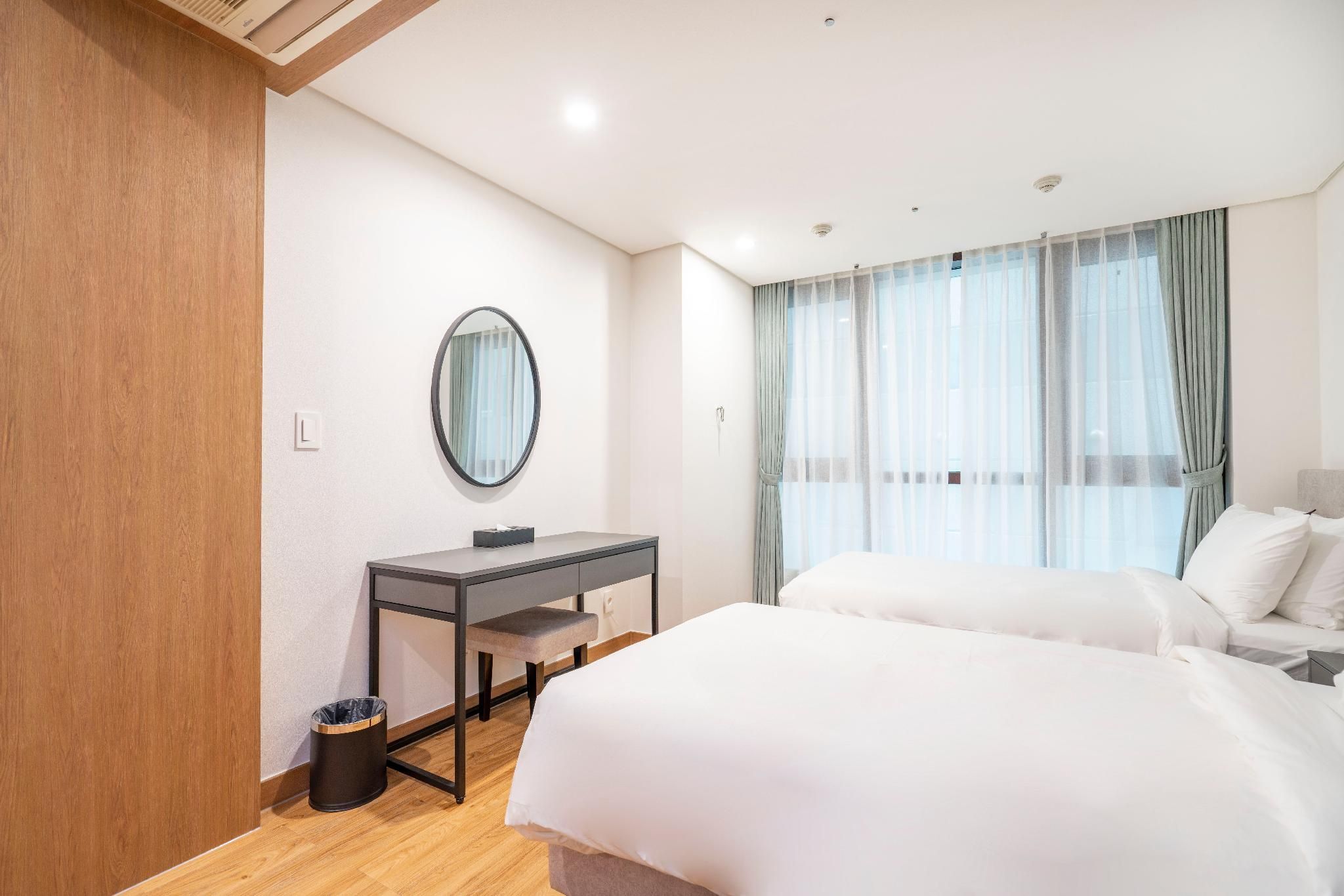 Superior Twin Room With No View