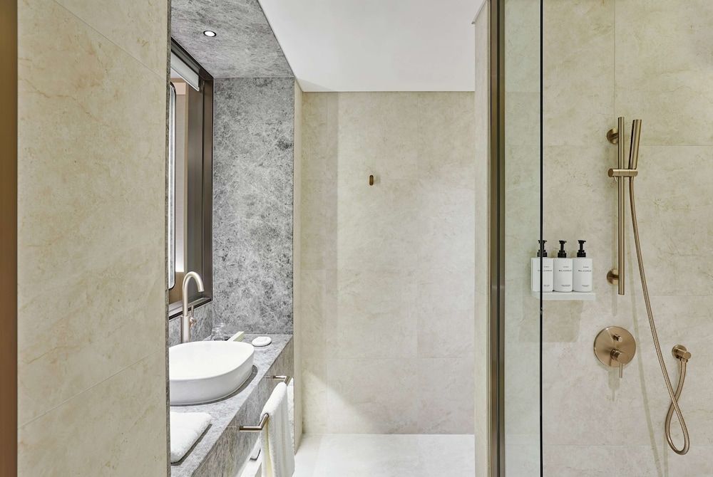 Wyndham Grand Busan Ijin Deluxe Room, 1 Queen Bed, Non Smoking 5