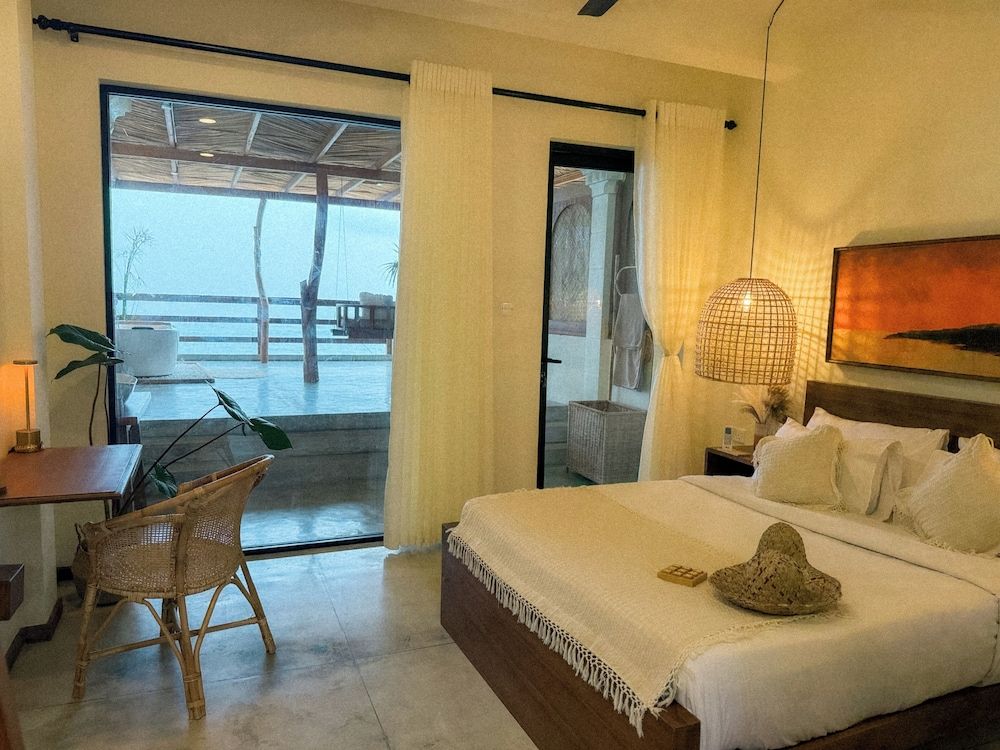 Ocean Bliss by Sugar Coliving Honeymoon Double Room, 1 Queen Bed, Ocean View, Beachfront