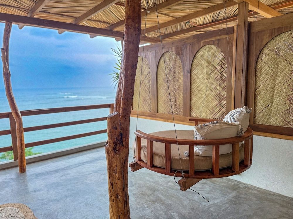 Ocean Bliss by Sugar Coliving Honeymoon Double Room, 1 Queen Bed, Ocean View, Beachfront 2