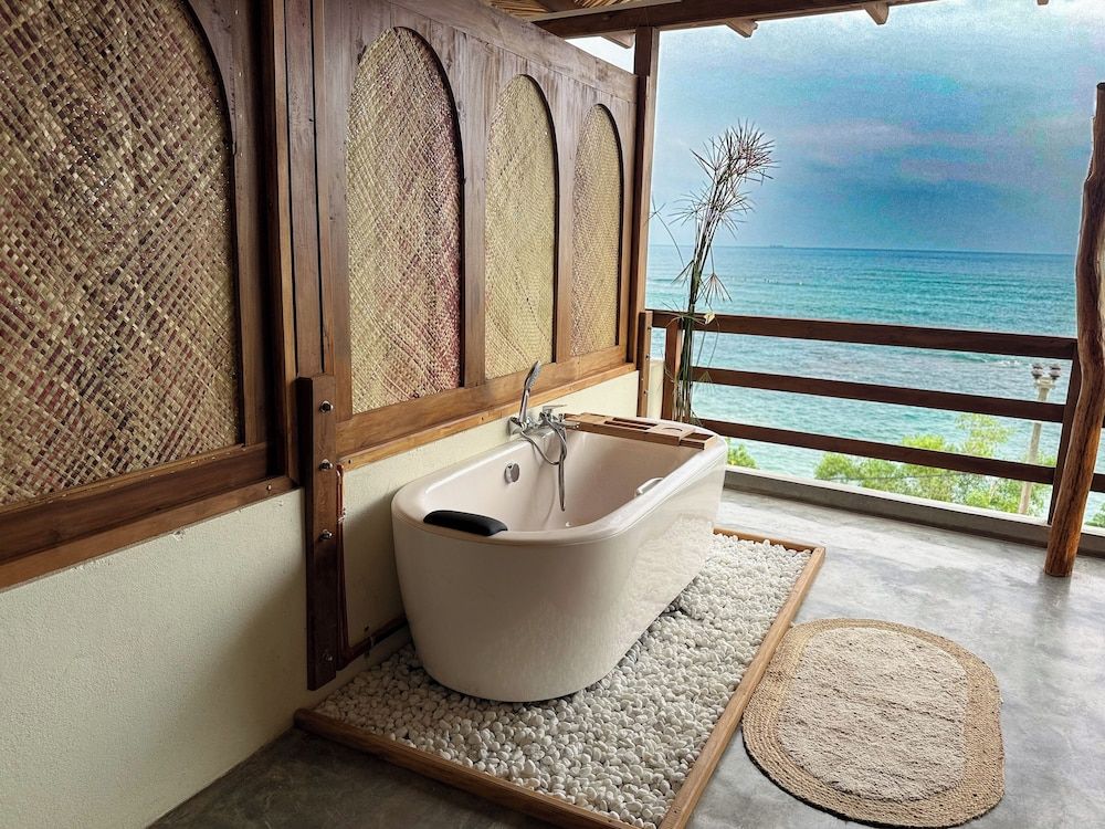 Ocean Bliss by Sugar Coliving Honeymoon Double Room, 1 Queen Bed, Ocean View, Beachfront 6