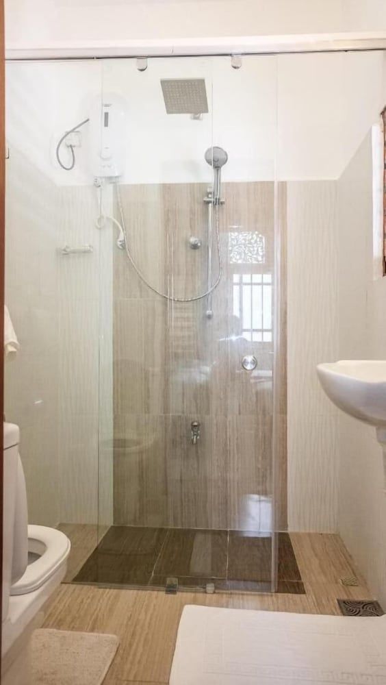 Vivid Colombo Basic Double Room, 1 Queen Bed, Non Smoking, Air conditioning 4