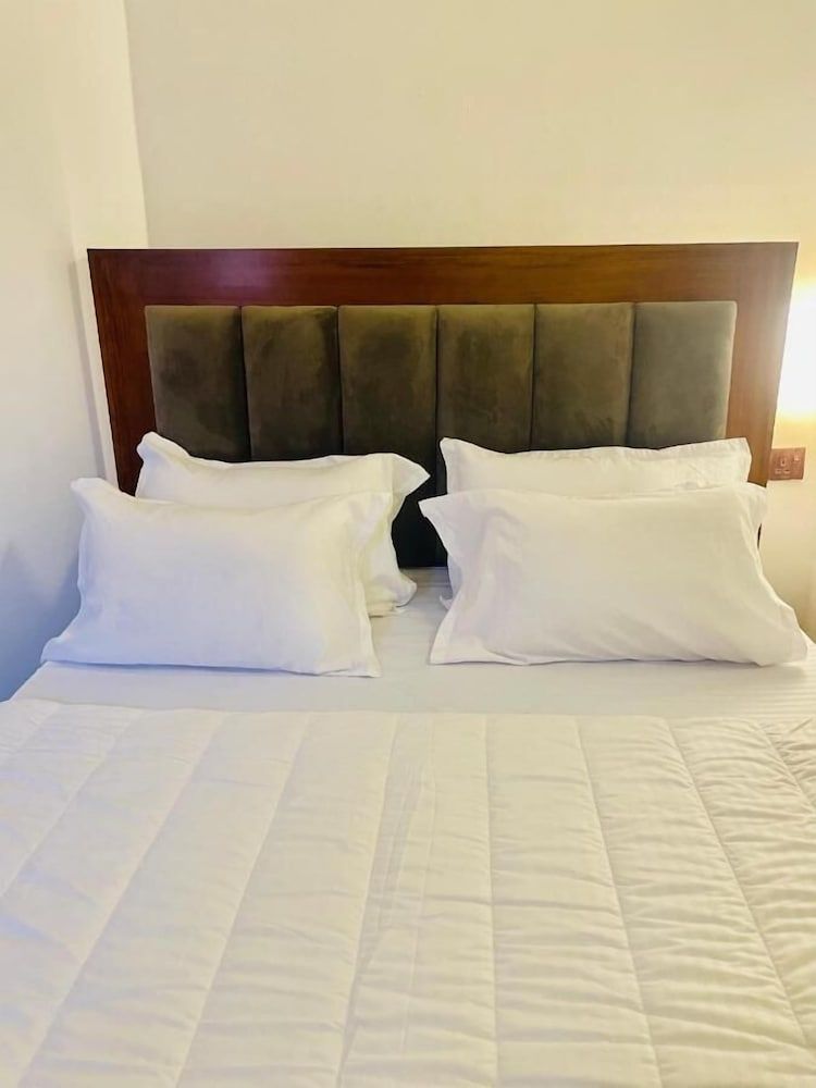 Vivid Colombo Basic Double Room, 1 Queen Bed, Non Smoking, Air conditioning 2