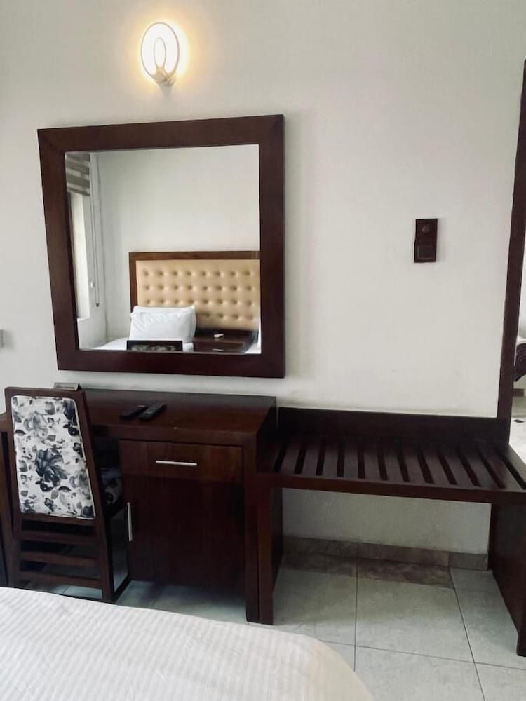 Vivid Colombo Basic Double Room, 1 Queen Bed, Non Smoking, Air conditioning 3