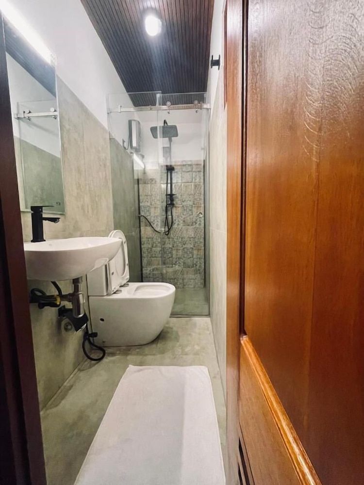 Vivid Colombo Basic Double Room, 1 Queen Bed, Non Smoking, Air conditioning 6