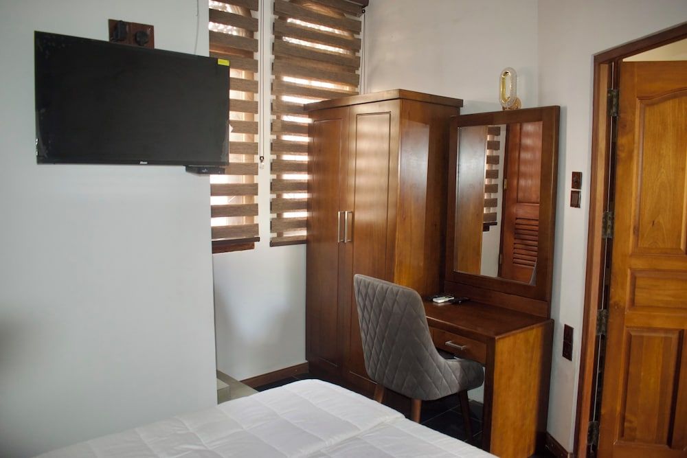 Vivid Colombo Basic Double Room, 1 Queen Bed, Non Smoking, Air conditioning 8