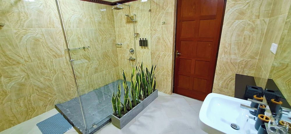 Camellia Residencies Colombo Deluxe Double Room 12