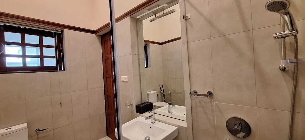 Camellia Residencies Colombo Deluxe Double Room 15