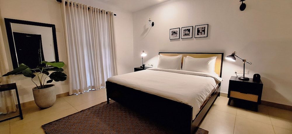 Camellia Residencies Colombo Deluxe Double Room 5