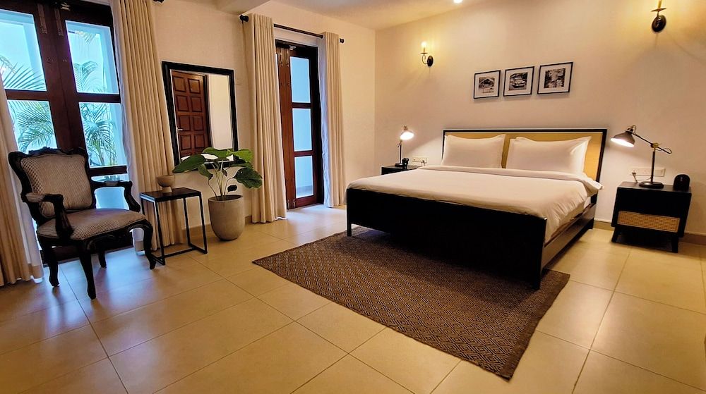 Camellia Residencies Colombo Deluxe Double Room 4