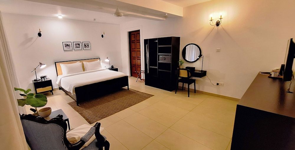 Camellia Residencies Colombo Deluxe Double Room 2