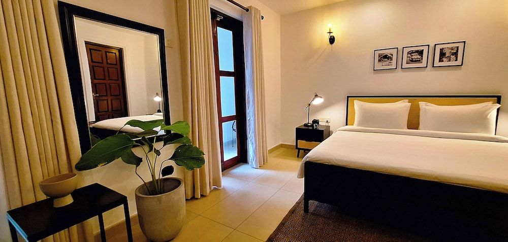 Camellia Residencies Colombo Deluxe Double Room