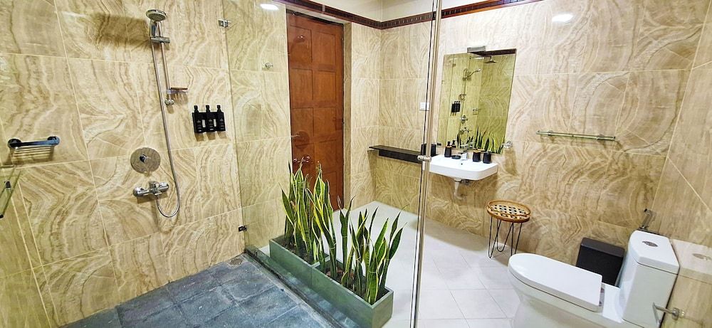Camellia Residencies Colombo Deluxe Double Room 10
