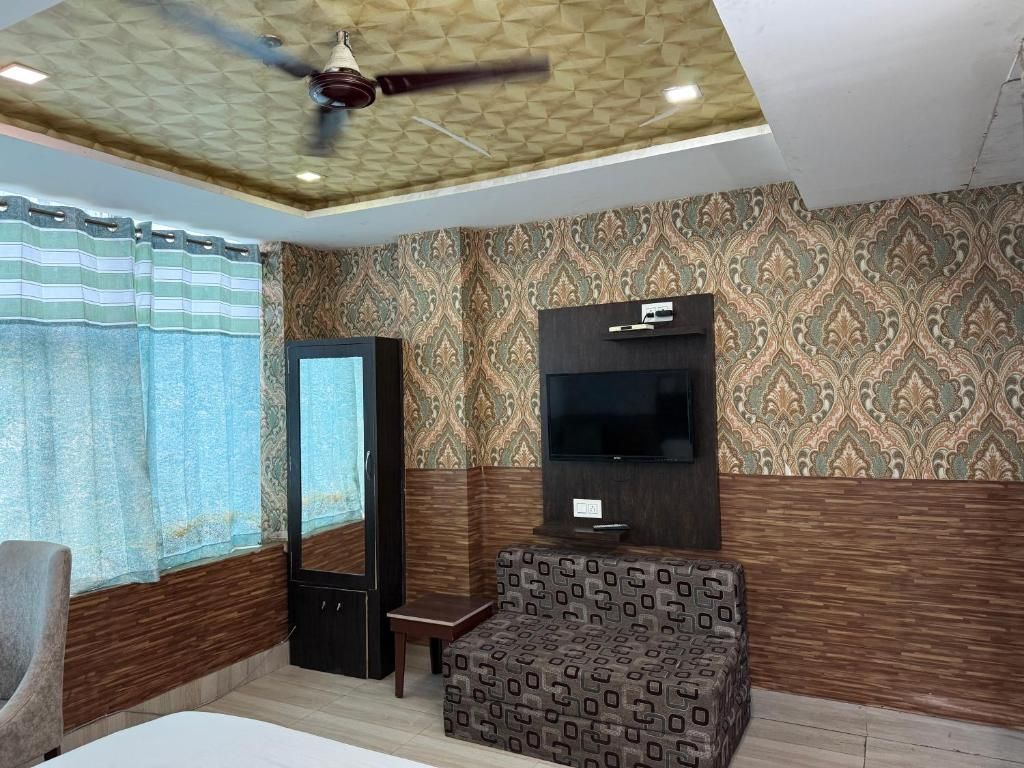 Hotel HD Residency A Unit By Hotel Harbans Deluxe Room 7