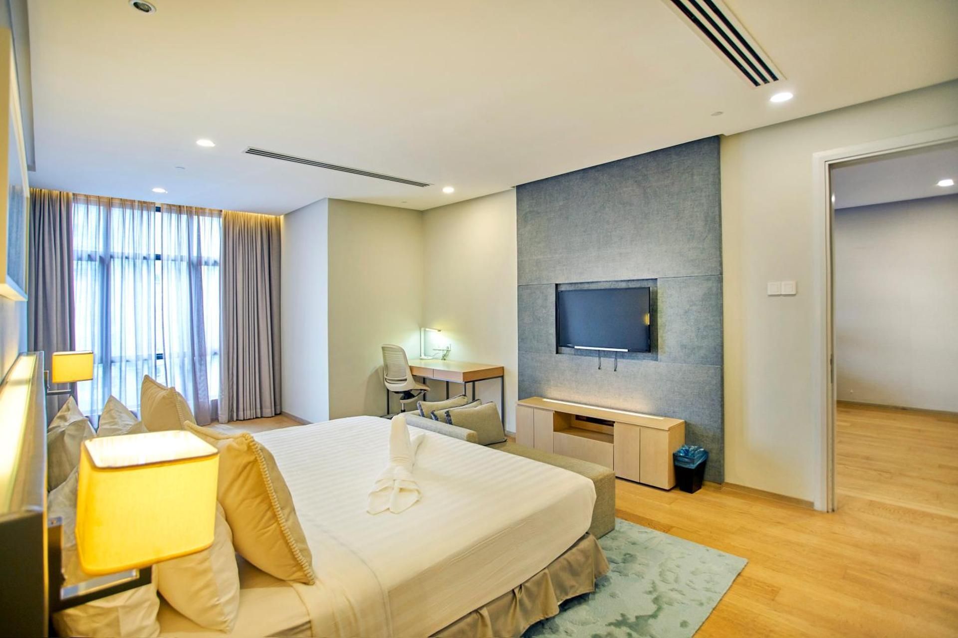Deluxe One-Bedroom Apartment with Sofabed