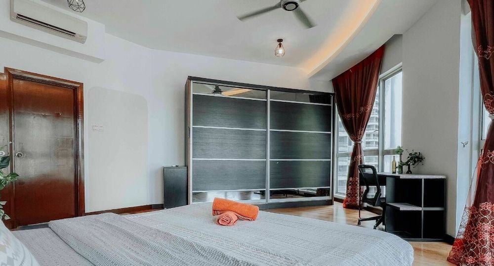 City Suite, 3 Bedrooms, Non Smoking, City View