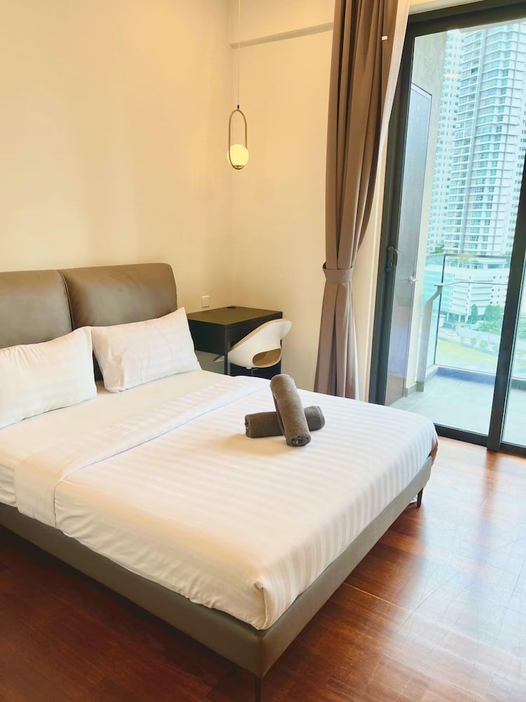 The Manor KLCC Luxury Asia Family Apartment, Balcony, City View 4
