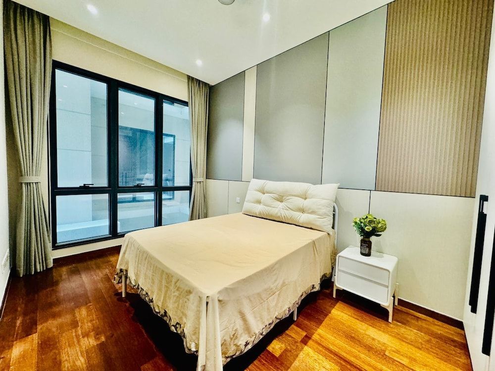 The Manor KLCC Luxury Asia Family Apartment, Balcony, City View 3