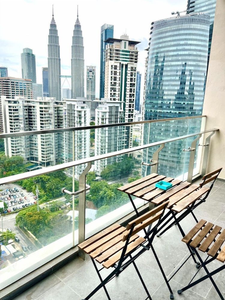 The Manor KLCC Luxury Asia Family Apartment, Balcony, City View 10