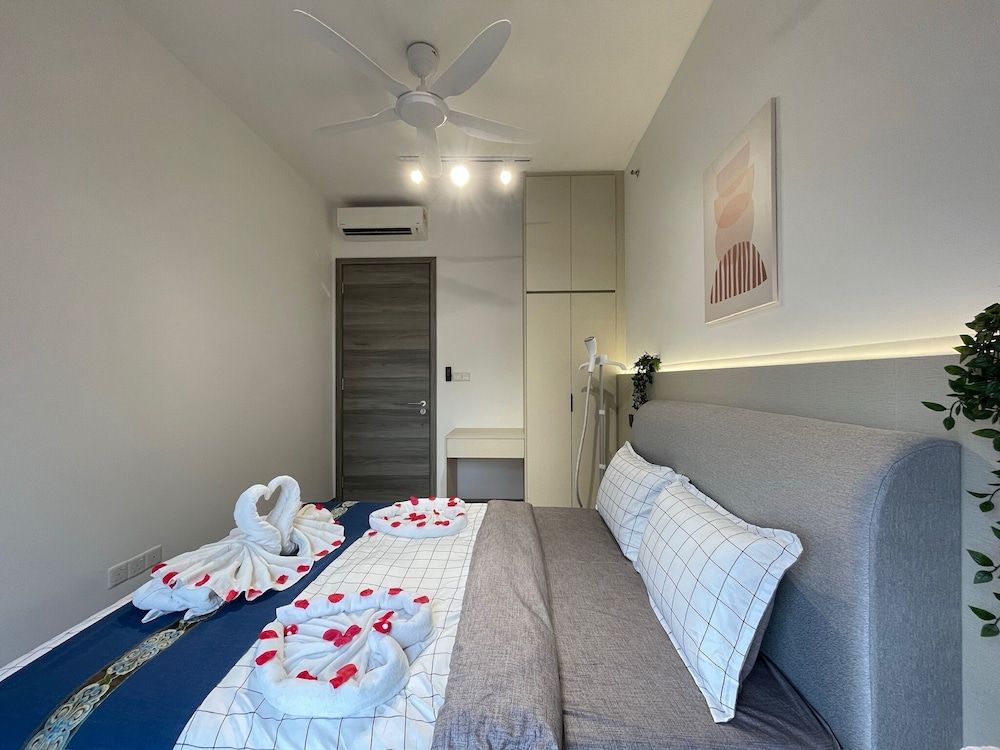 Superior Condo, City View