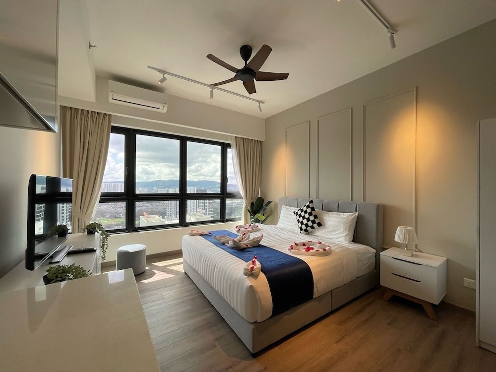 Signature Studio, Golf View