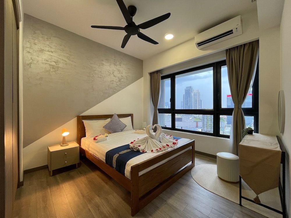 Family Condo, City View
