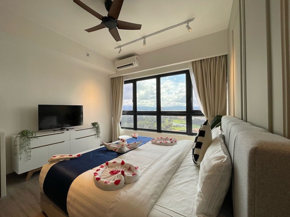 Signature Studio, Golf View