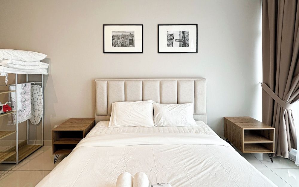 Deluxe Studio Suite, City View