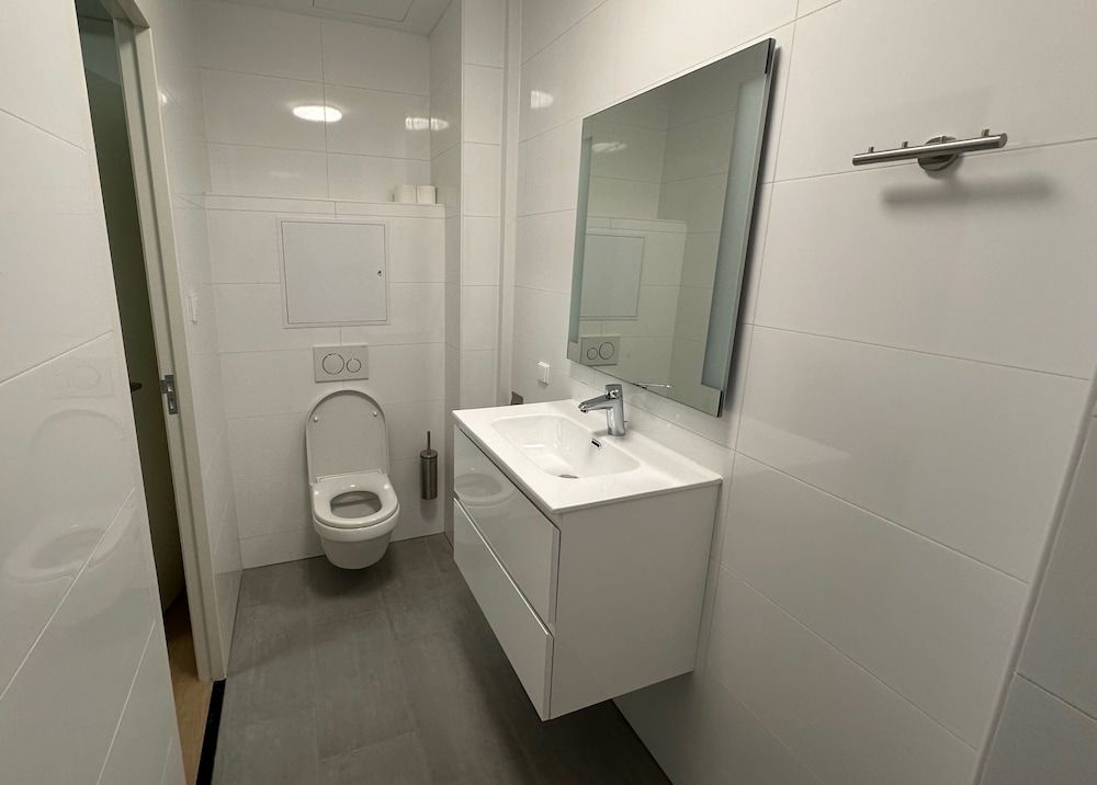 Voyagers Hotel Amsterdam Deluxe Double Room, Balcony, Canal View 3