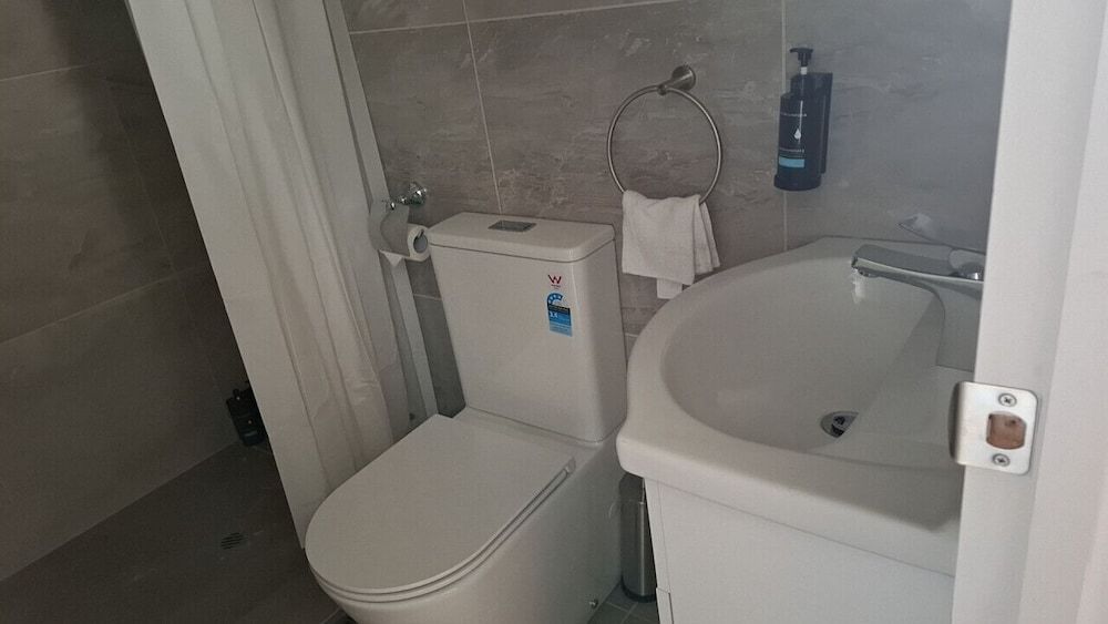 1 Double 2 single 2 Sofa Beds Suite 4 Apartment 5