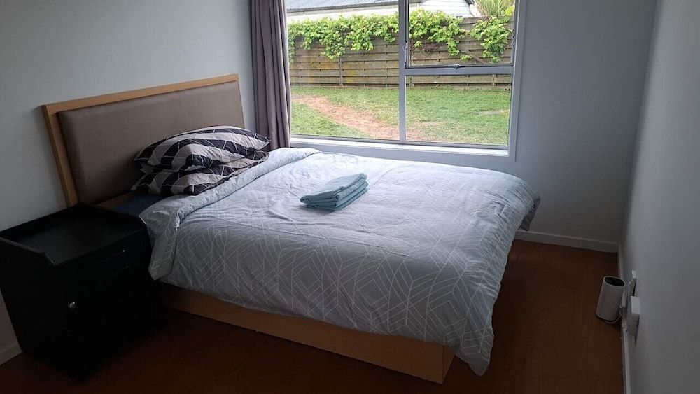 Small 2 bedroom flat 7a Rangiatea Road Apartment 4