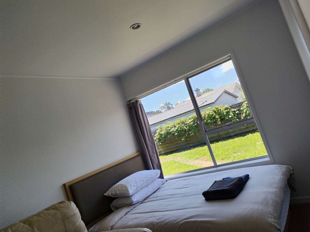 Small 2 bedroom flat 7a Rangiatea Road Apartment 3