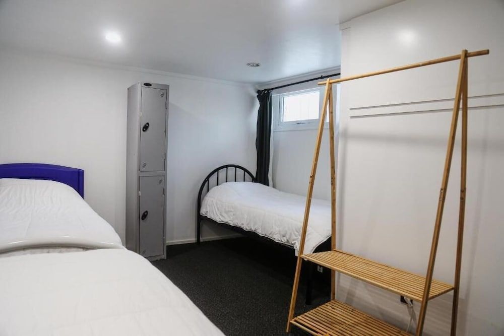 Basic Shared Dormitory, 3 Twin Beds, City View