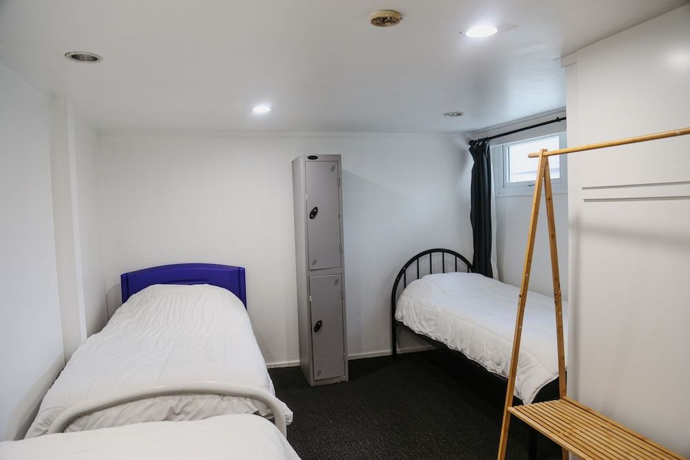 Basic Shared Dormitory, 3 Twin Beds, City View