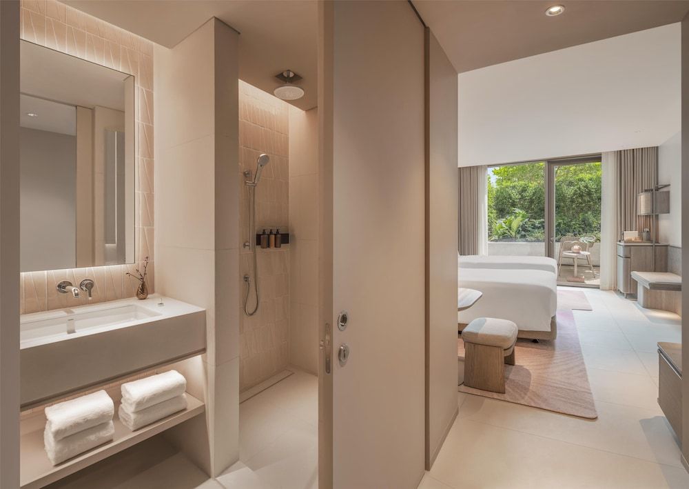 Twin Courtyard Room