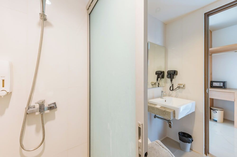 De Blue Sea Rawai Deluxe Double or Twin Room, Ocean View 10