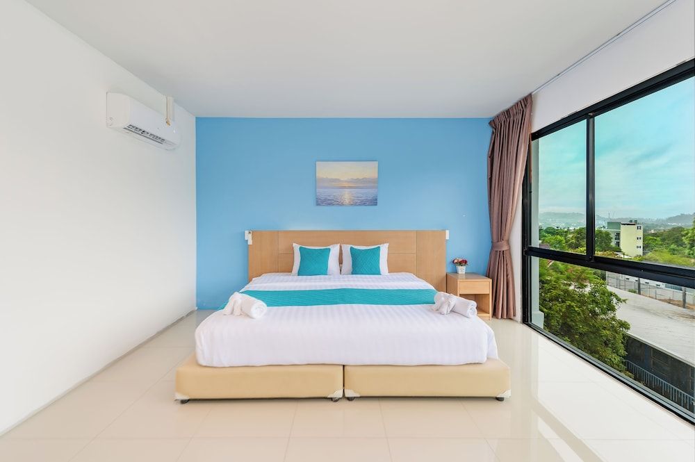 Superior Double or Twin Room, Partial Sea View