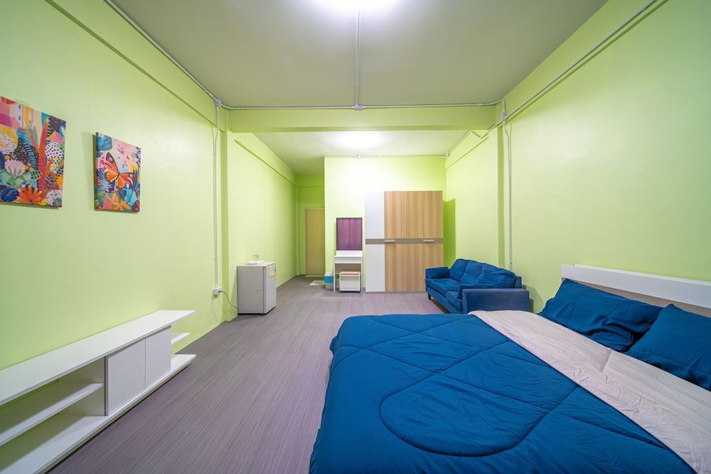 UrbanNest Hostel Deluxe Double Room, City View 6