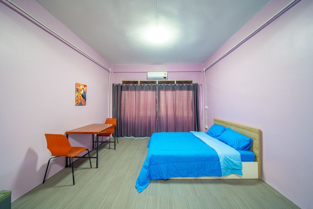 UrbanNest Hostel Deluxe Double Room, City View 3